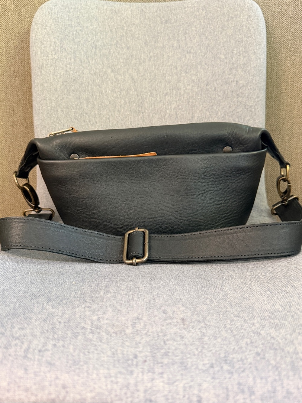 Love 41 London Sling Small